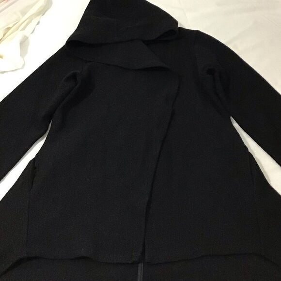 Marcellamoda Black Hooded Belted Wrap Asymmetrical Hem Sweater Size Medium - Picture 14 of 15